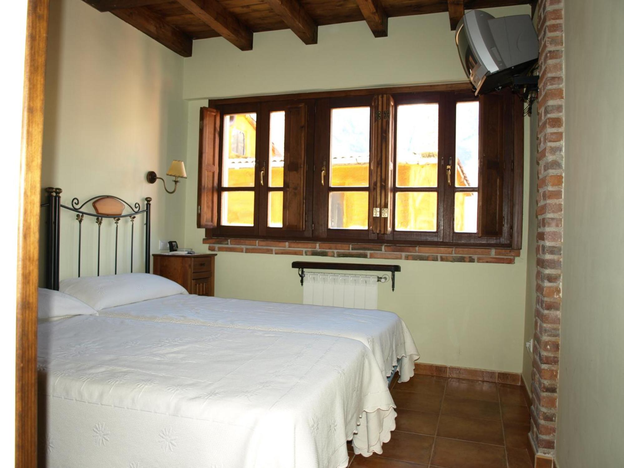 La Currada Villa Taranes Room photo